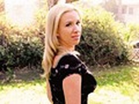 世界ナマ撮りワールドFUCK〜世界中の美熟女特集2枚組×8時間〜　サンプル画像01